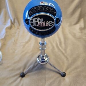 Blue Snowball USB Microphone - Electric Blue - 3 Polar Patterns -  Stand & Cable